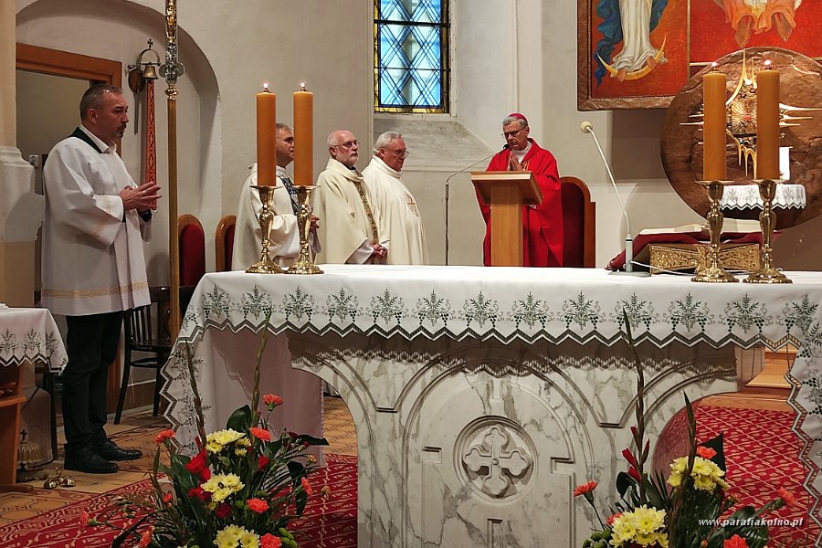 47 Eucharystia między wykładami.jpg
